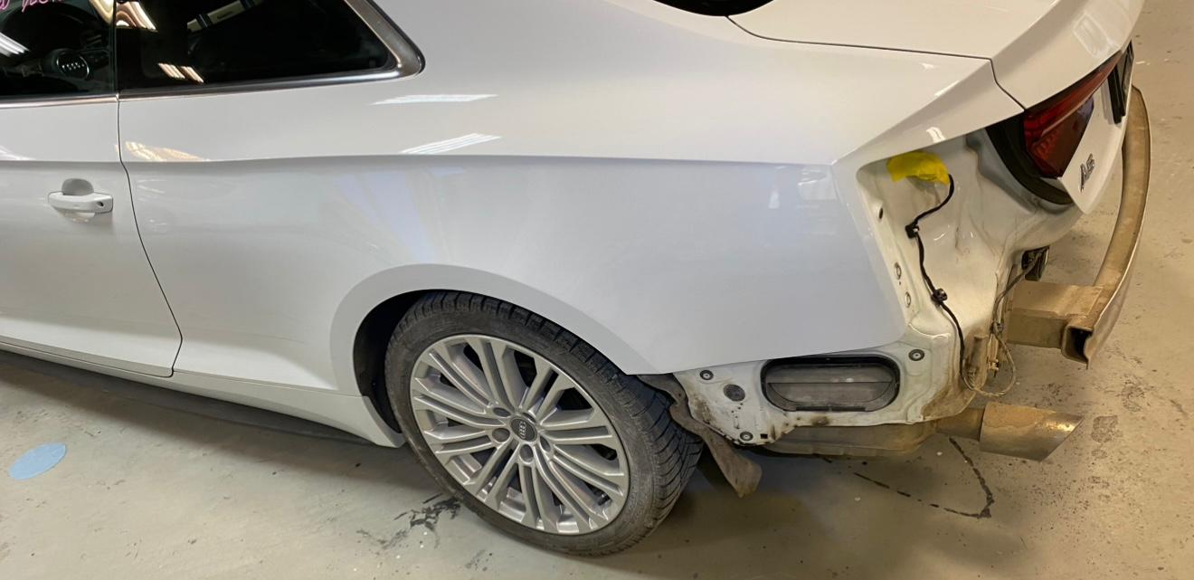 Sedan rear-side damage before collision repair
